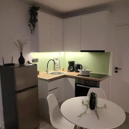 Modern & Spacious 100m From The شقة خيرسونِسوس