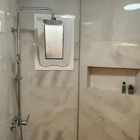 شقة Modern & Spacious 100m From The خيرسونِسوس