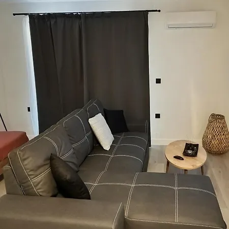 Modern & Spacious 100m From The شقة خيرسونِسوس