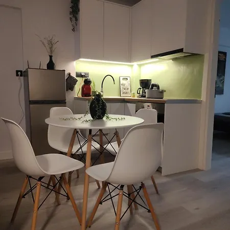 Modern & Spacious 100m From The خيرسونِسوس